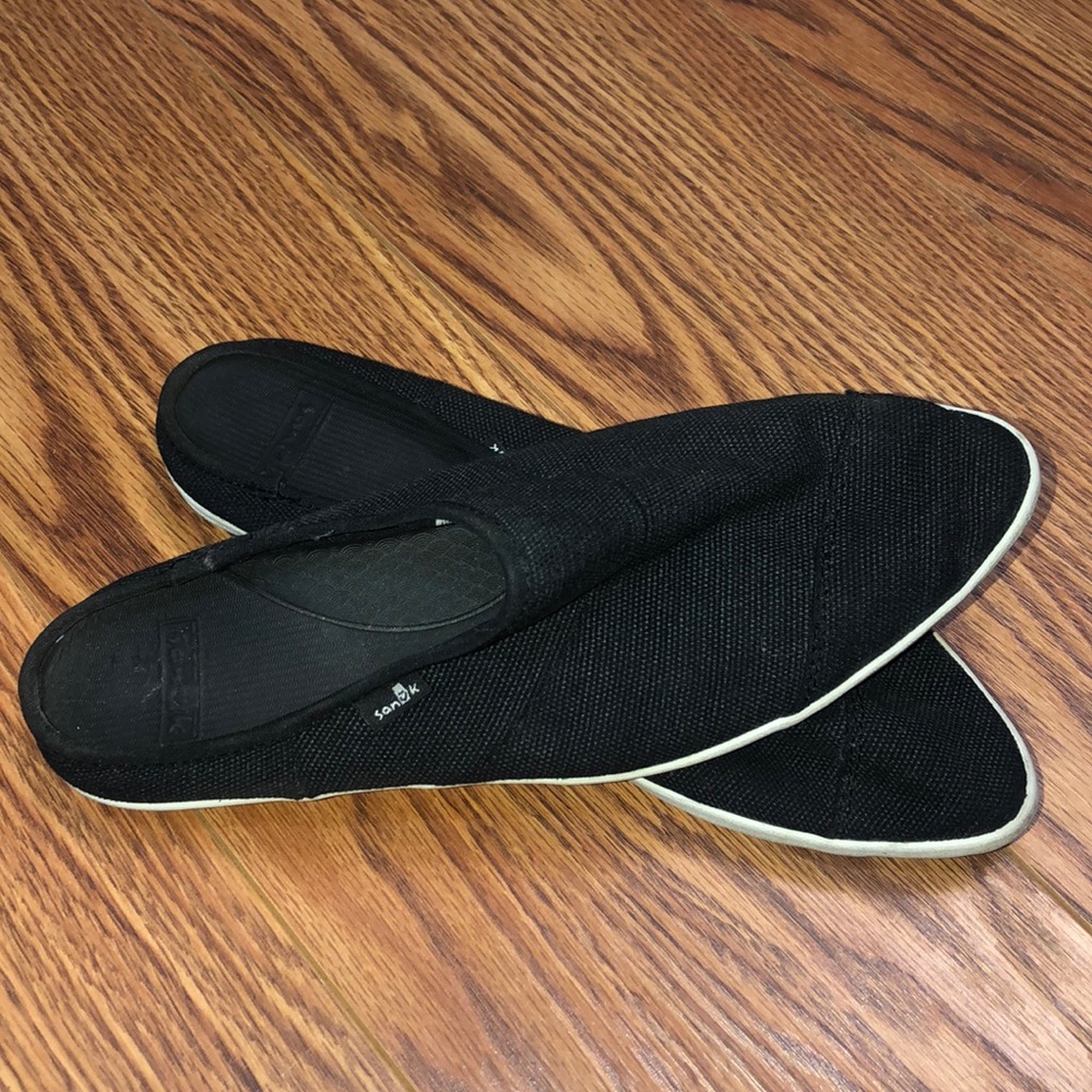 Sanuk Slides